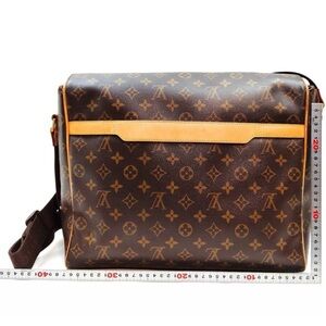 Authentic & beautiful messenger Louis Vuitton Brown Monogram Bag. New Strap!